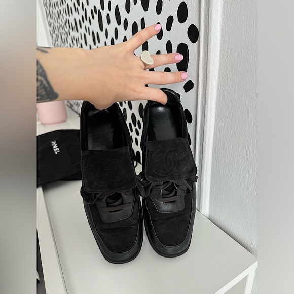 CHANEL Women's Black Leather Suede Long Tongue Sneakers - Picture 12 of 12